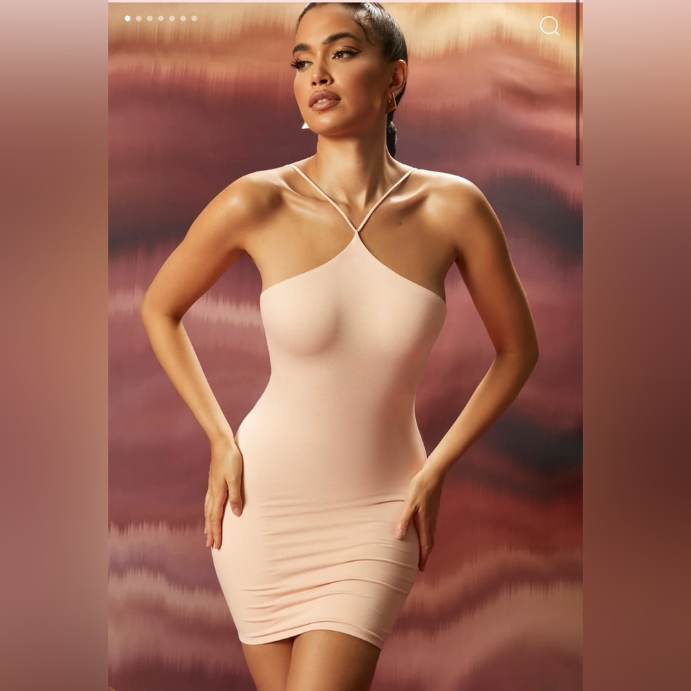 OH POLLY HIGH FLYER
BACKLESS HALTER MINI DRESS IN BLUSH SIZE 6
